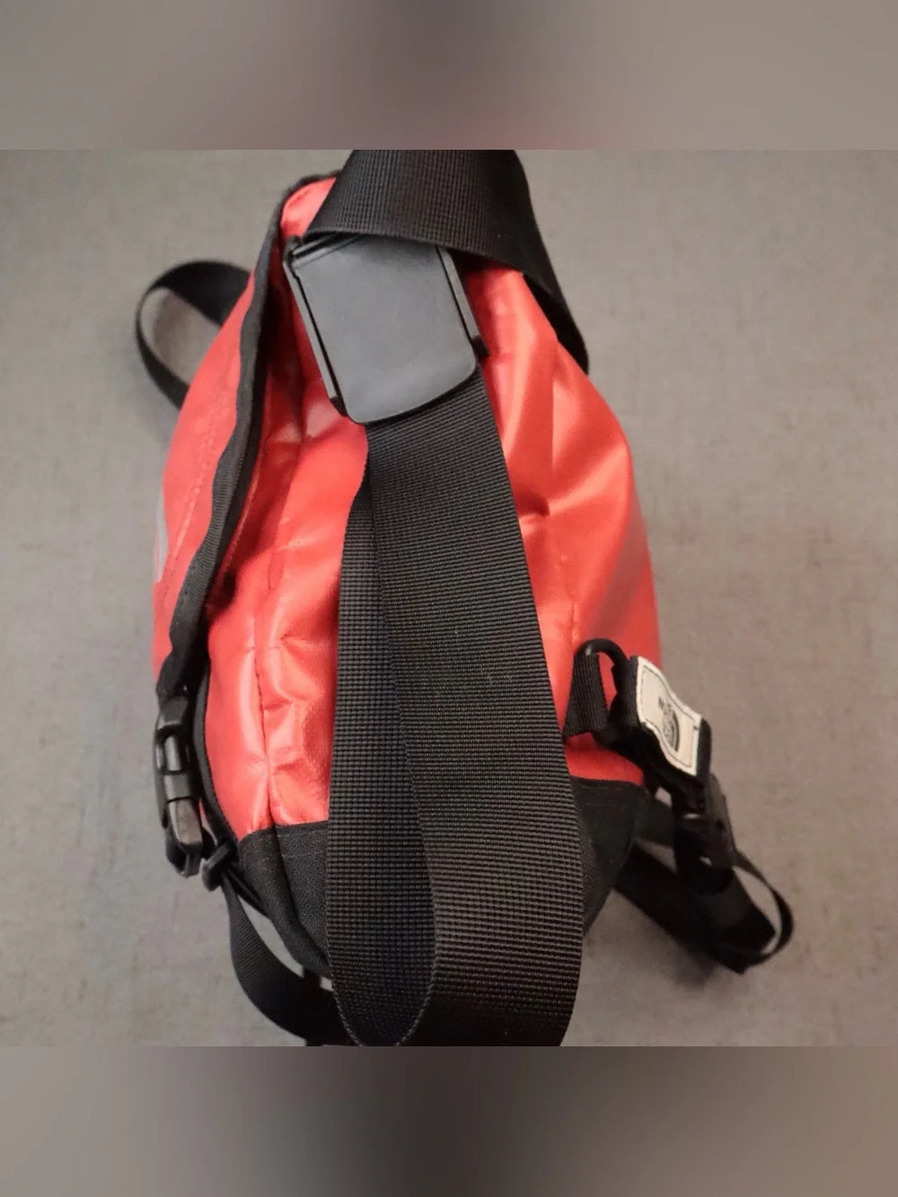 North Face Base Camp Voyager Messenger Bag Water Resistant Red Outdoor Laptop